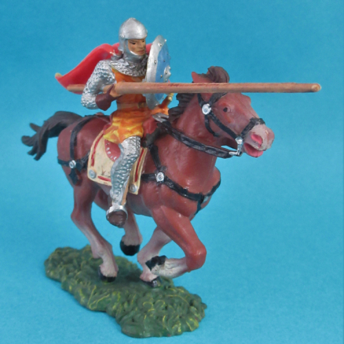 8867  Cavalier jouteur avec bouclier rond et cape sur cheval 2 (II).